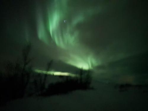 Aurora borealis - Hands shaking in the bitter cold!